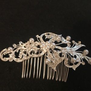 Pearl and rhinestone hair comb